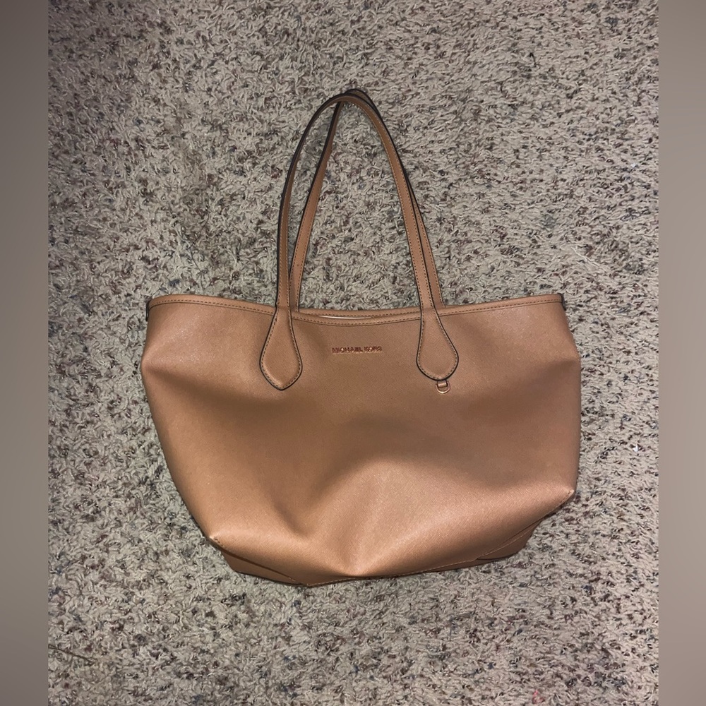 Brown Michael Kors shoulder bag.